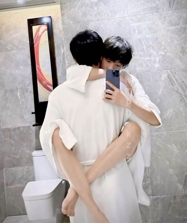 Ảnh sẽ gầy sexy trong phòng tắm gợi đòn