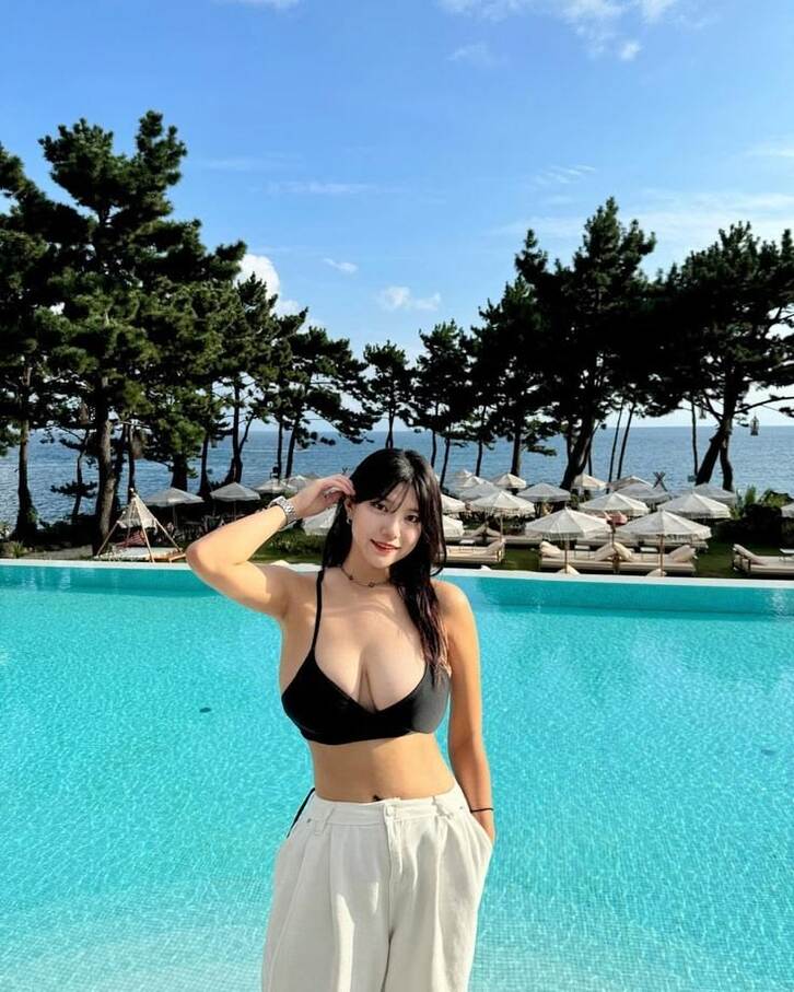 Ảnh gái xinh da trắng – Concept nghệ thuật gió biển mùa hè mới nhất 14 Ảnh gái xinh bikini biển, pose sexy dưới nắng vàng
