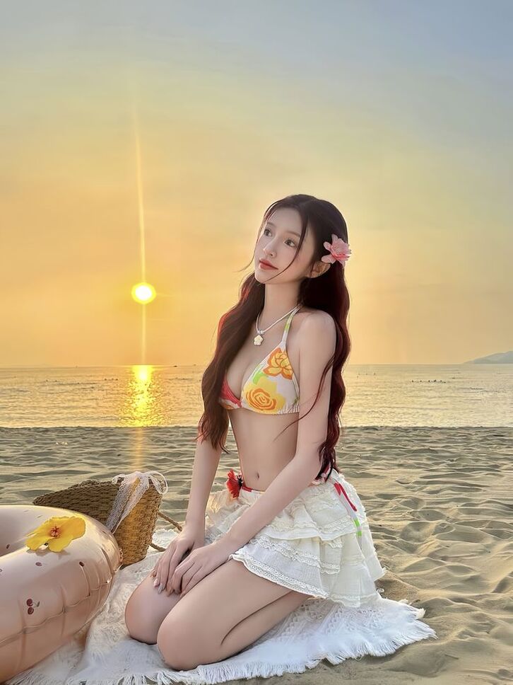 Ngắm loạt ảnh gái xinh mặc bikini đi biển đầy quyến rũ với nhan sắc rạng rỡ đón hè 3 Gái xinh bikini Việt Nam ngắm chiều hoàng hôn trên bãi biển